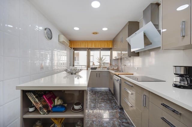 Leilighet til salgs i Centro - Muelle Pesquero, Torrevieja - € 224 969 (Ref: 9983709)