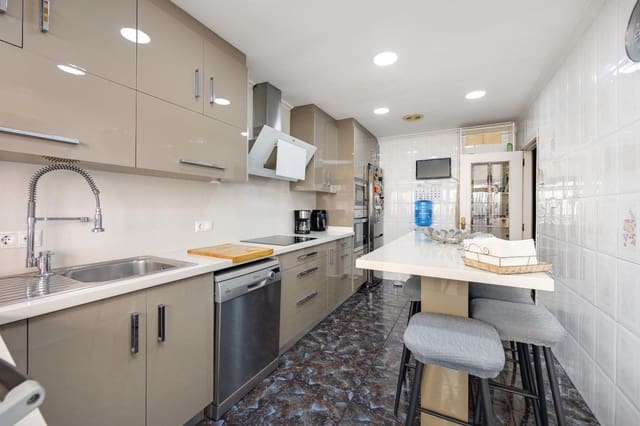 Leilighet til salgs i Centro - Muelle Pesquero, Torrevieja - € 224 969 (Ref: 9983709)
