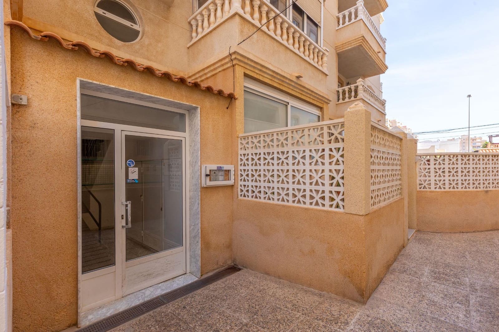 2 bedroom Apartment for sale in Torrevieja - € 134,900 (Ref: 9985120)