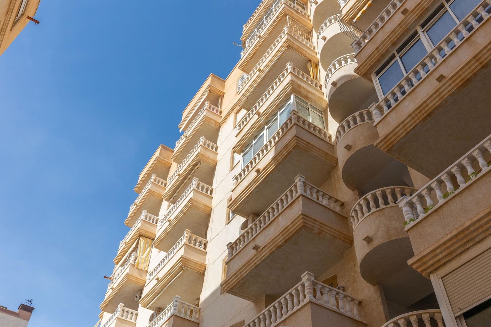 2 bedroom Apartment for sale in Torrevieja - € 134,900 (Ref: 9985120)
