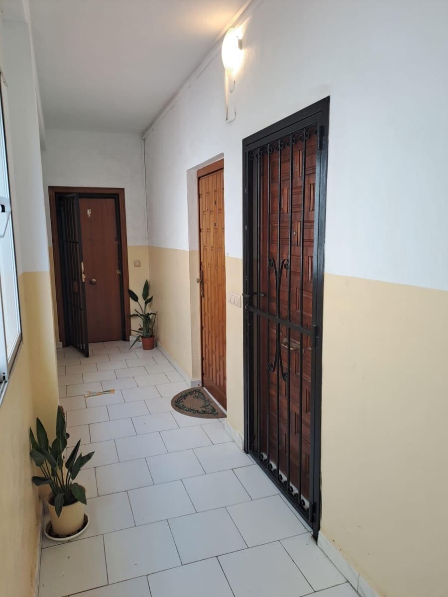 Huoneisto myytävänä paikassa Torrevieja - 69 900 € (Ref: 9985936)