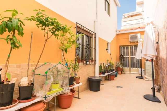 4 soverom Villa til salgs i Centro - Muelle Pesquero, Torrevieja - € 229 000 (Ref: 9985955)