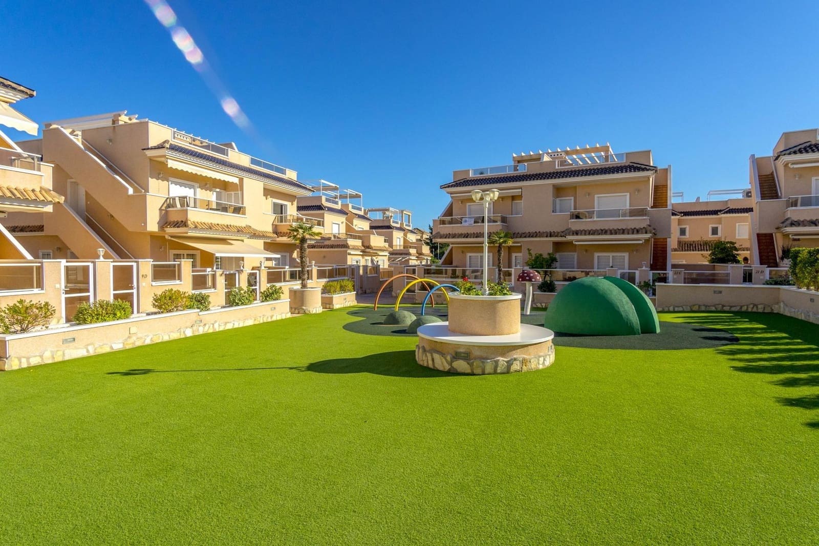 3 chambre Maison de Ville à vendre à Torrevieja - 349 000 € (Ref: 9985963)