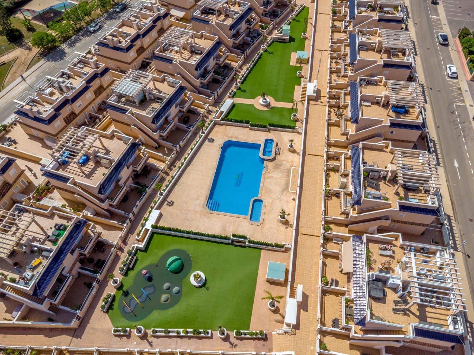 3 chambre Maison de Ville à vendre à Torrevieja - 349 000 € (Ref: 9985963)