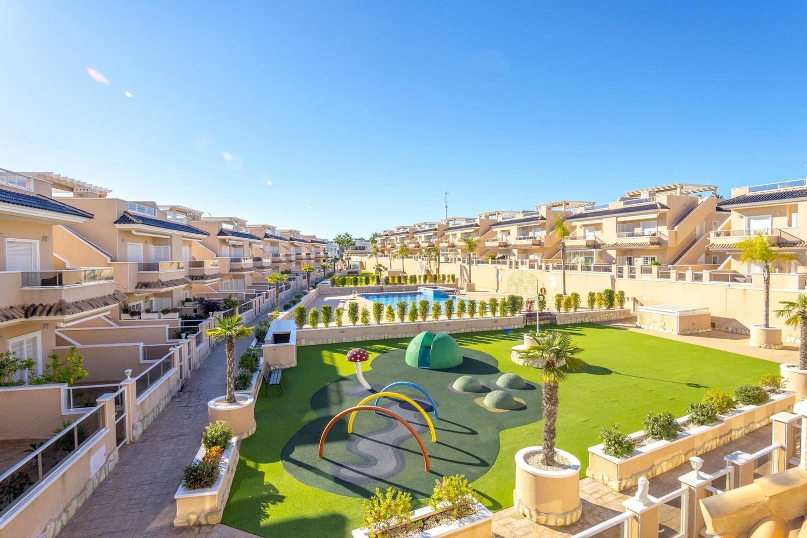 3 chambre Maison de Ville à vendre à Torrevieja - 349 000 € (Ref: 9985963)
