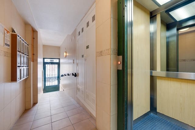2 soveværelse Lejlighed til salg i Centro - Muelle Pesquero, Torrevieja - € 144.000 (Ref: 9985982)