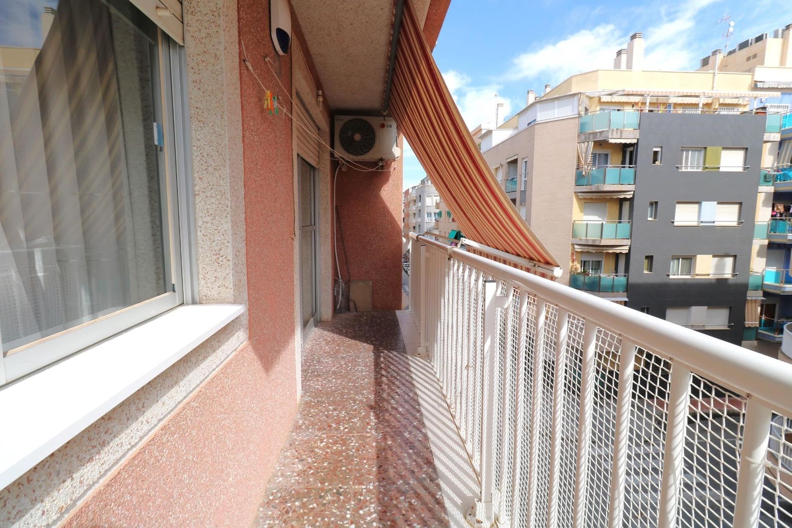 3 bedroom Apartment for sale in Torrevieja - € 150,000 (Ref: 9985986)