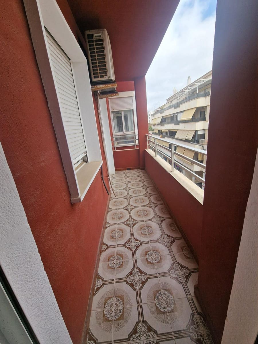 Apartamento de 3 habitaciones en Torrevieja en venta - 143.000 € (Ref: 9985988)