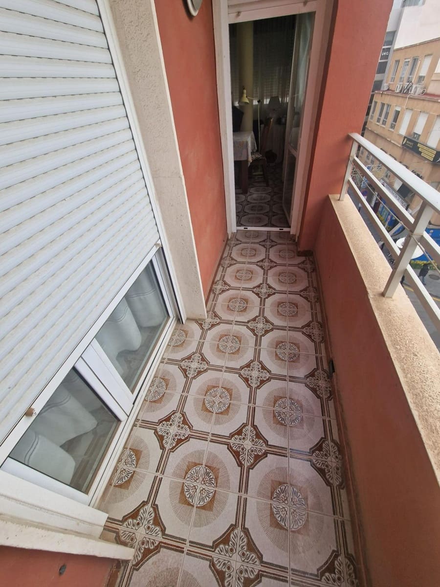Apartamento de 3 habitaciones en Torrevieja en venta - 143.000 € (Ref: 9985988)