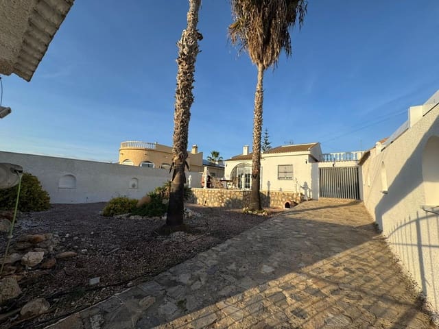 Chalet de 2 habitaciones en San Luis, Torrevieja en venta - 289.000 € (Ref: 9986002)
