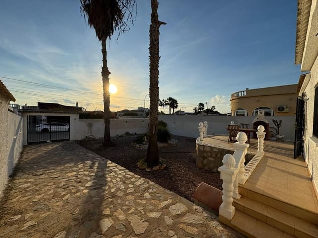 Chalet de 2 habitaciones en San Luis, Torrevieja en venta - 289.000 € (Ref: 9986002)
