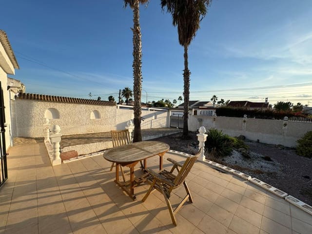 Chalet de 2 habitaciones en San Luis, Torrevieja en venta - 289.000 € (Ref: 9986002)