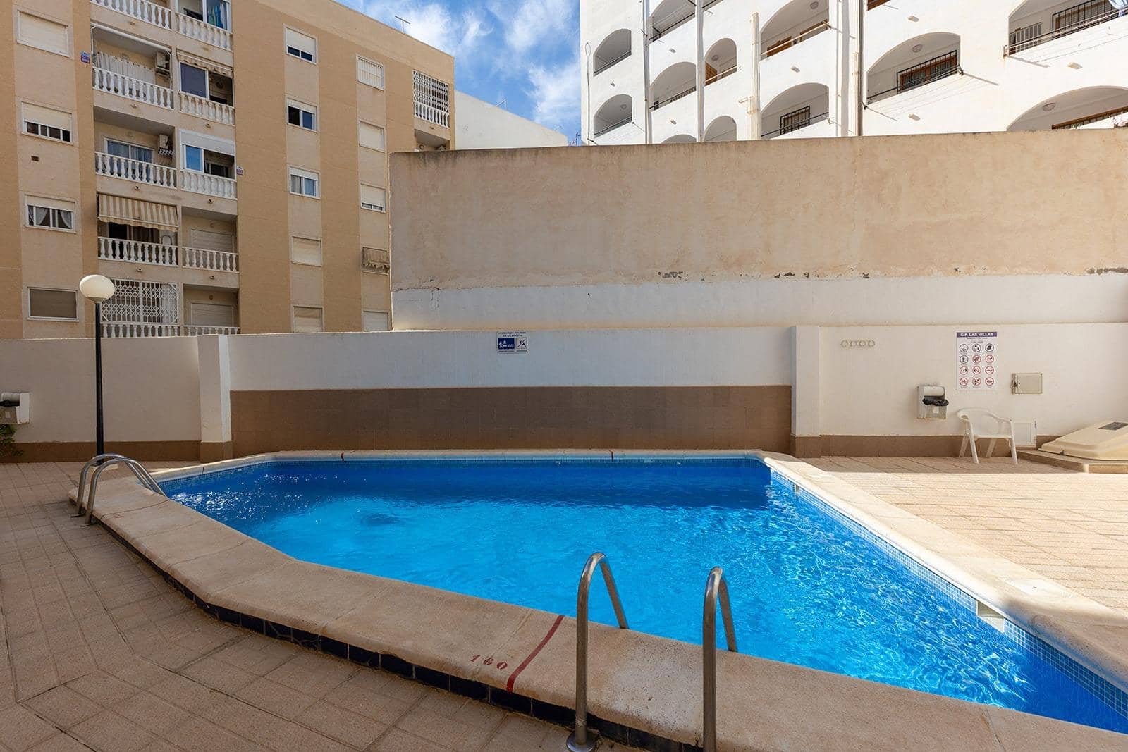 Apartamento de 2 habitaciones en Torrevieja en venta - 170.000 € (Ref: 9986003)
