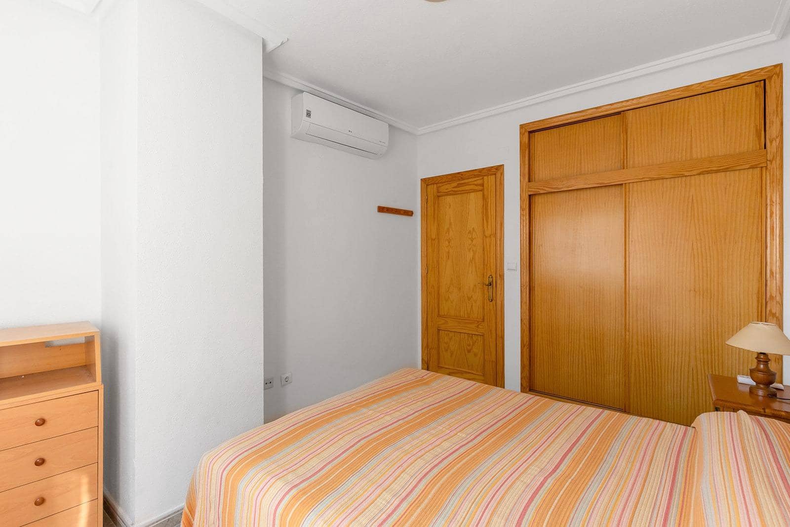 Apartamento de 2 habitaciones en Torrevieja en venta - 170.000 € (Ref: 9986003)