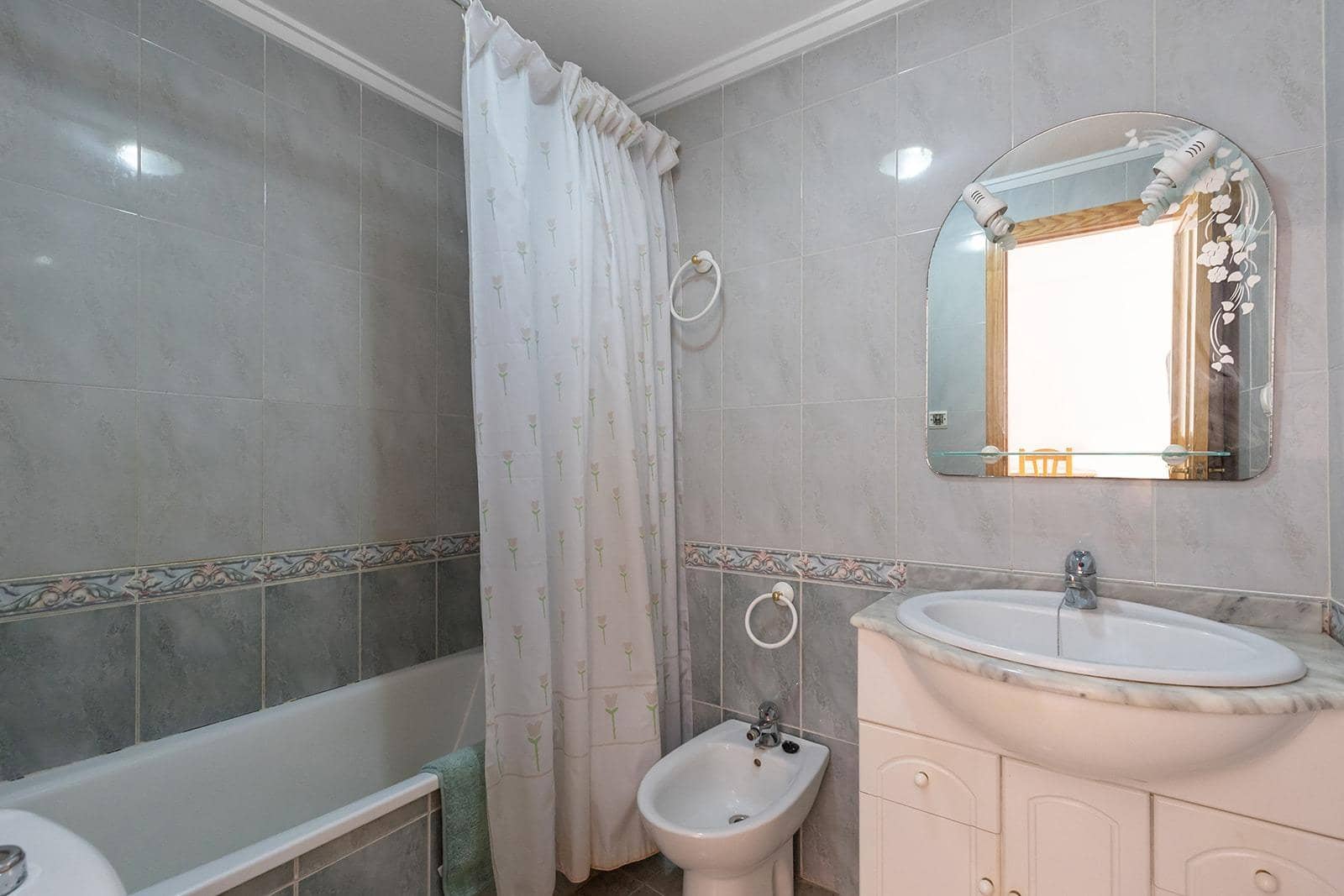 Apartamento de 2 habitaciones en Torrevieja en venta - 170.000 € (Ref: 9986003)