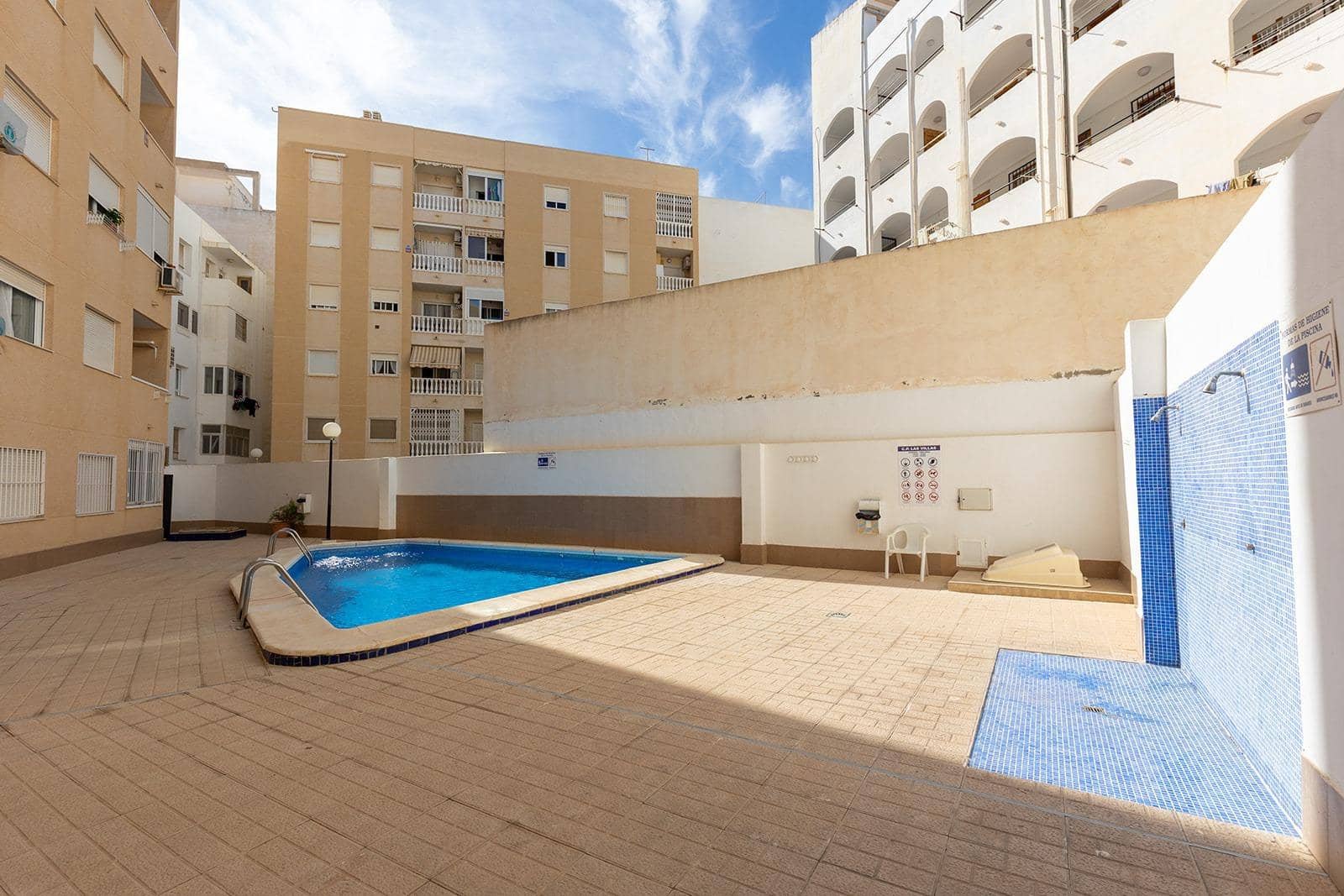 Apartamento de 2 habitaciones en Torrevieja en venta - 170.000 € (Ref: 9986003)