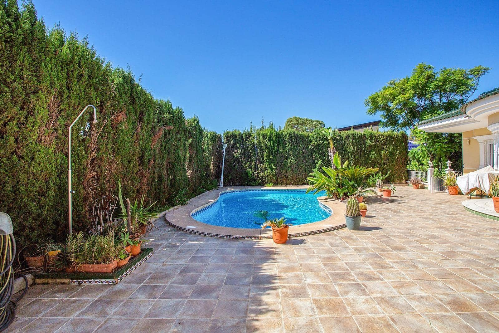 5 bedroom Villa for sale in Torrevieja - € 730,000 (Ref: 9986008)