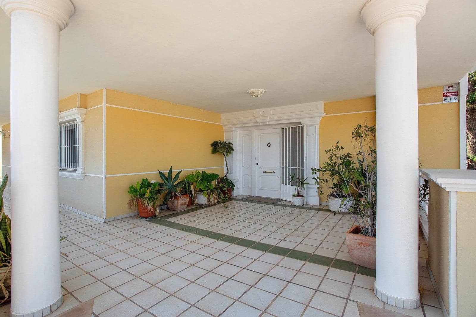 5 bedroom Villa for sale in Torrevieja - € 730,000 (Ref: 9986008)
