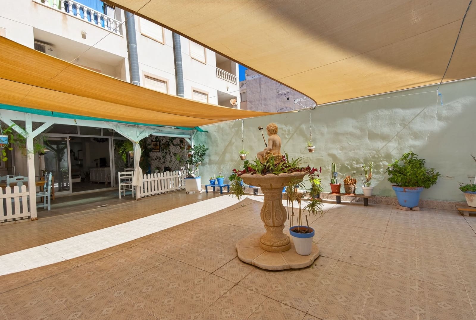 Apartamento de 2 habitaciones en Torrevieja en venta - 227.000 € (Ref: 9986014)