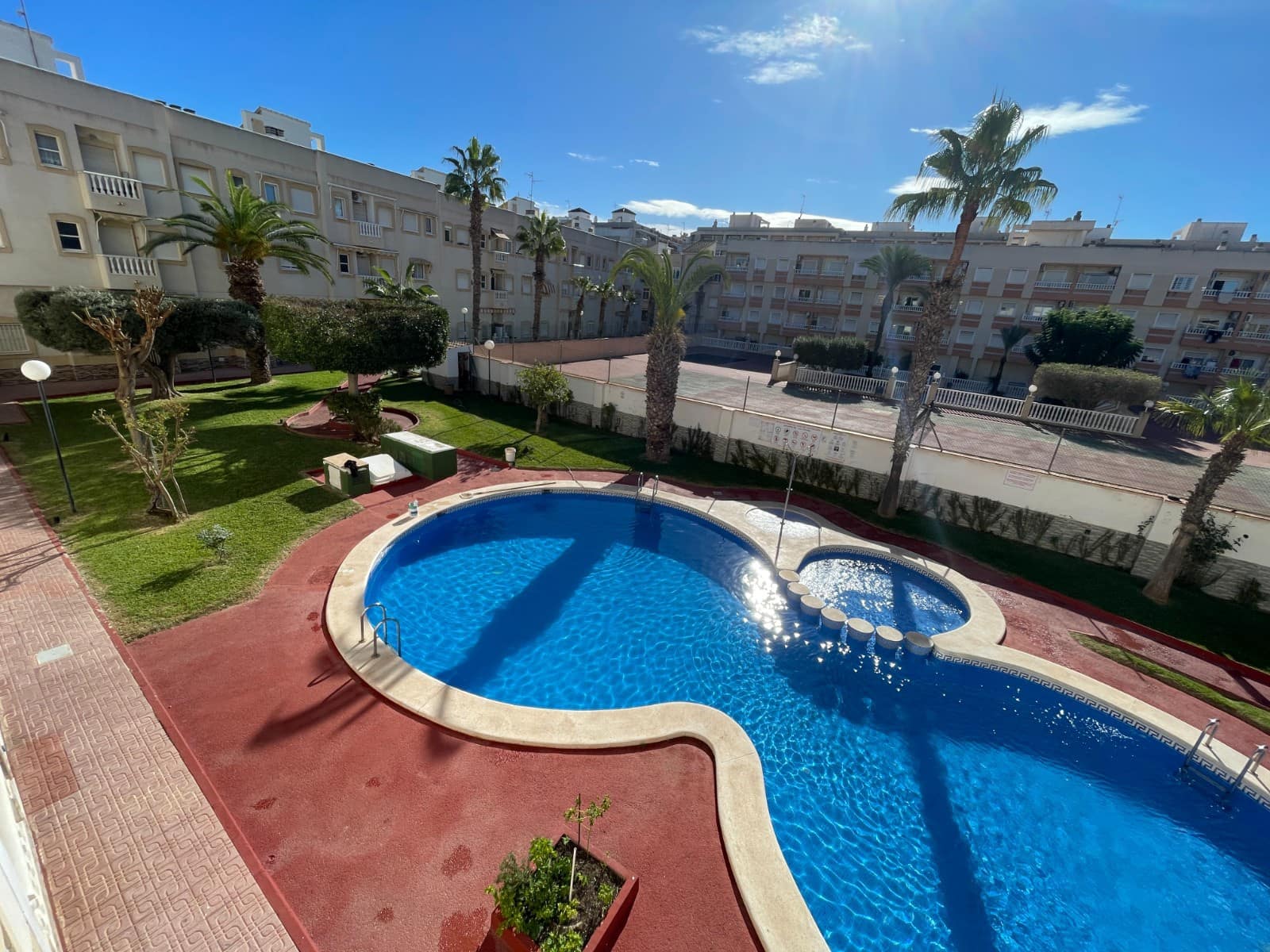 2 Zimmer Apartment zu verkaufen in Torrevieja - 141.000 € (Ref: 9986017)