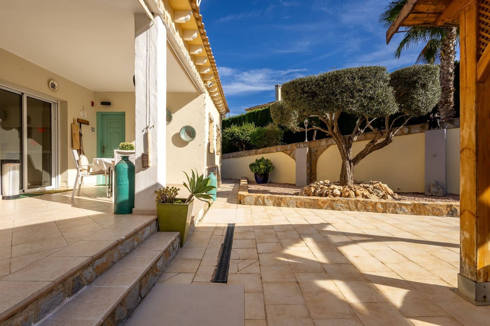 5 bedroom Villa for sale in Torrevieja - € 650,000 (Ref: 9986028)