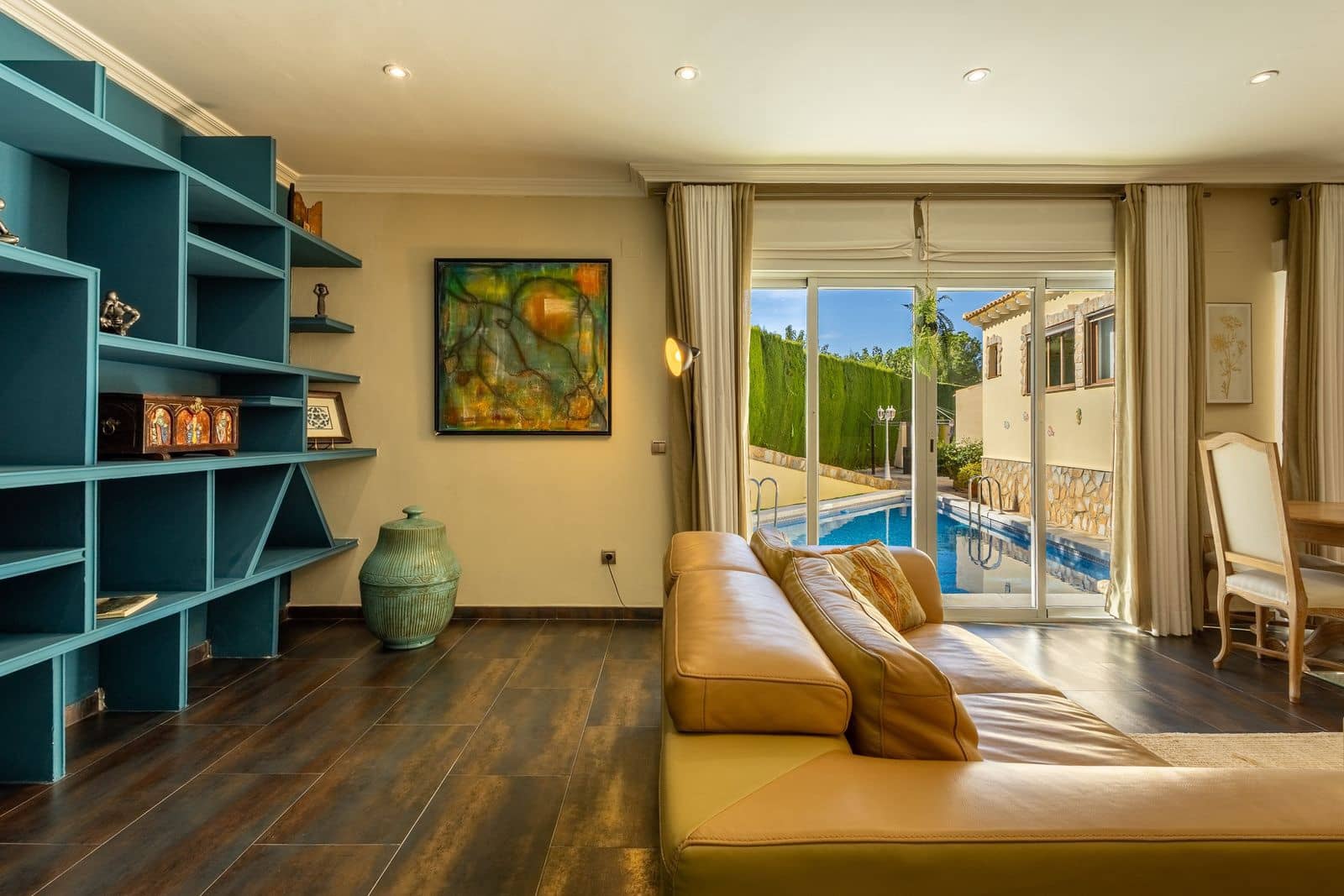 5 bedroom Villa for sale in Torrevieja - € 650,000 (Ref: 9986028)