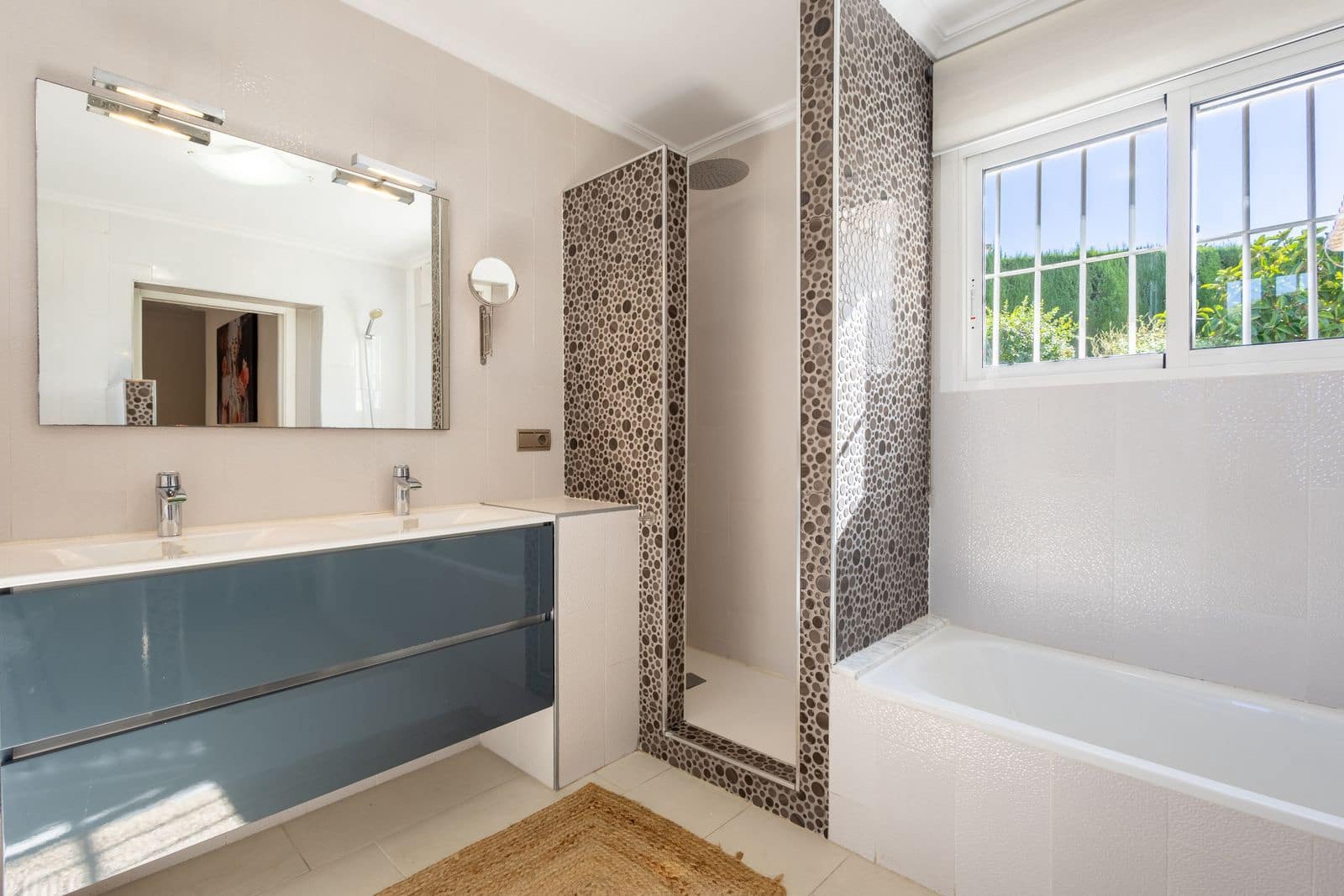 5 bedroom Villa for sale in Torrevieja - € 650,000 (Ref: 9986028)