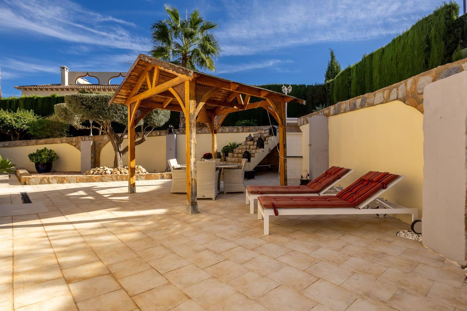 5 bedroom Villa for sale in Torrevieja - € 650,000 (Ref: 9986028)