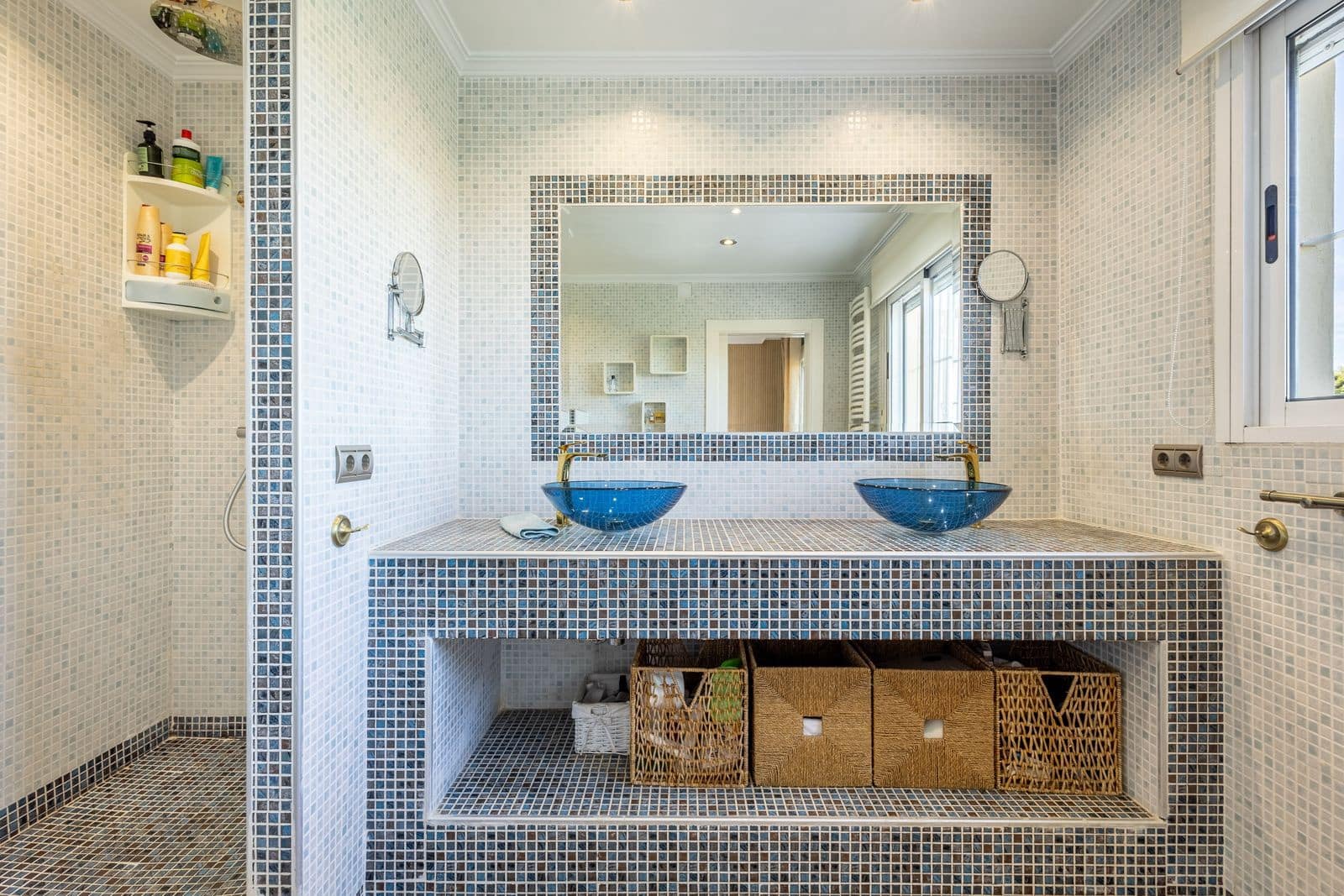 5 bedroom Villa for sale in Torrevieja - € 650,000 (Ref: 9986028)