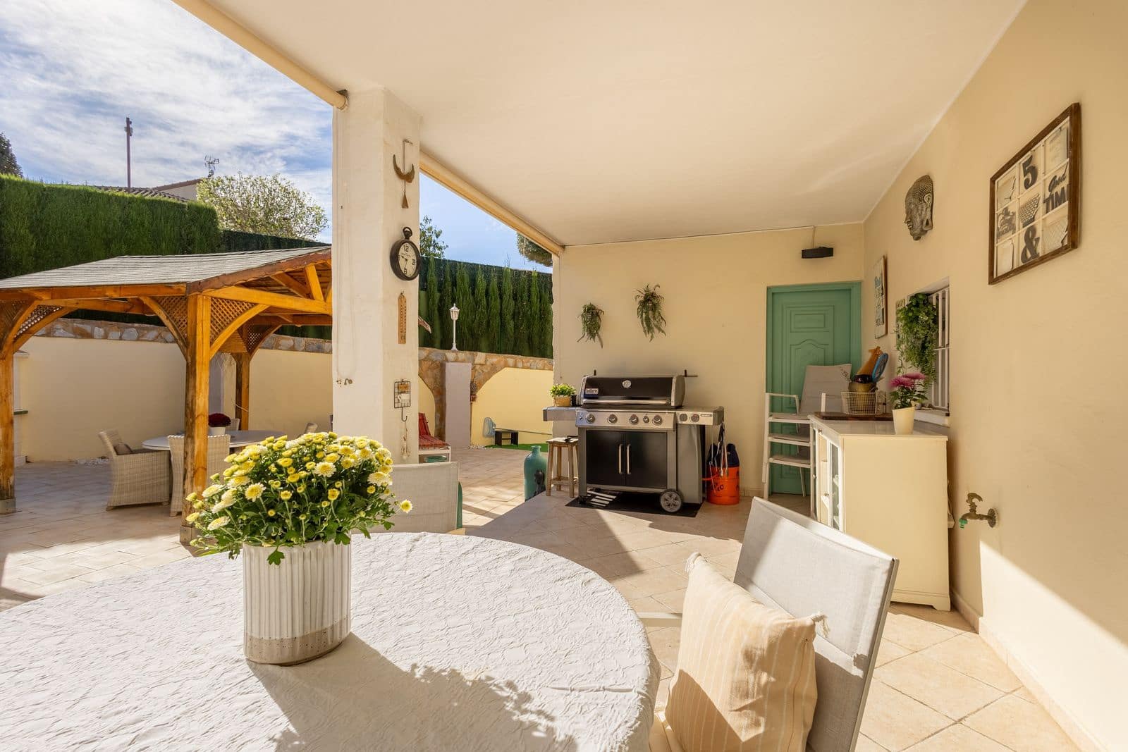 5 bedroom Villa for sale in Torrevieja - € 650,000 (Ref: 9986028)