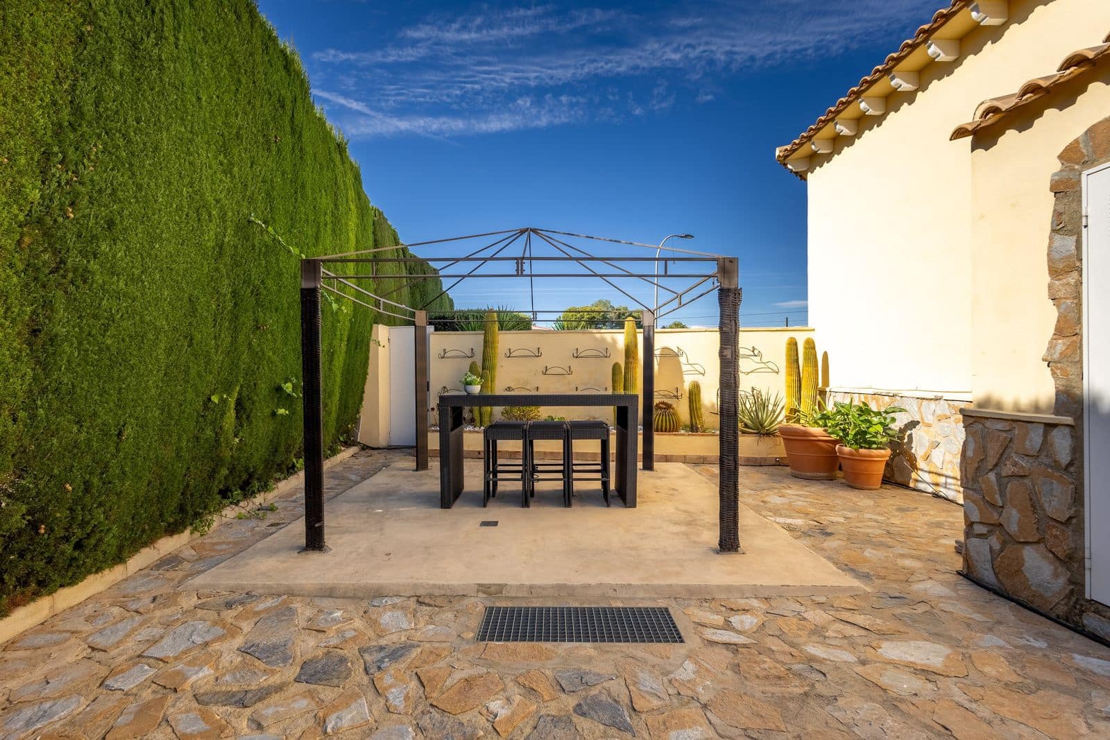 5 bedroom Villa for sale in Torrevieja - € 650,000 (Ref: 9986028)