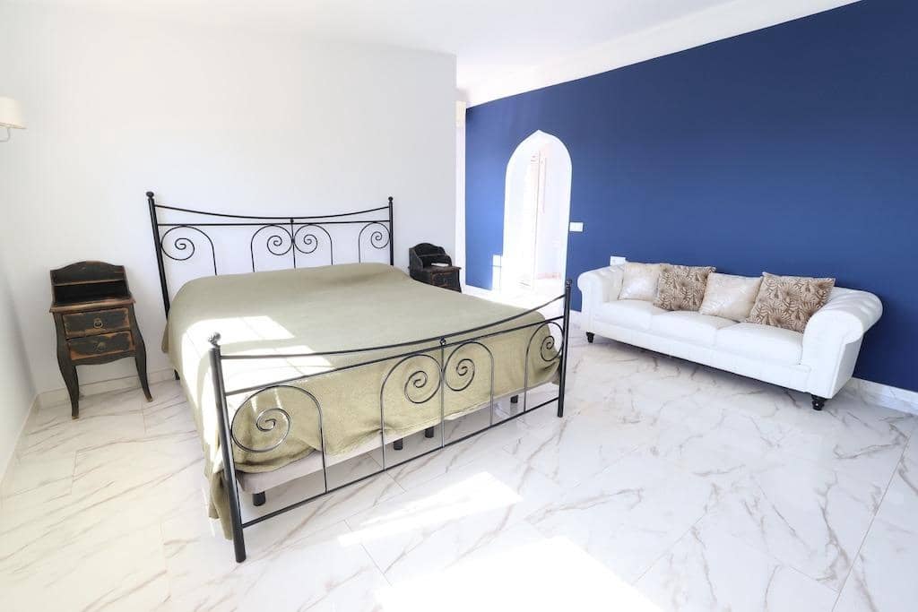 4 slaapkamer Villa te koop in Villamartin - € 699.000 (Ref: 9986051)