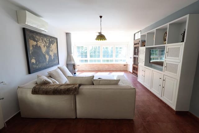 4 slaapkamer Villa te koop in Villamartin, Orihuela - € 699.000 (Ref: 9986051)