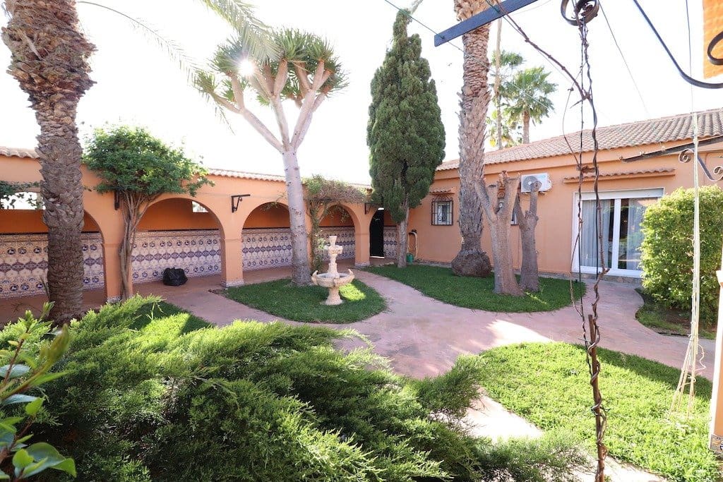 5 soveværelse Villa til salg i El Chaparral - € 850.000 (Ref: 9986059)