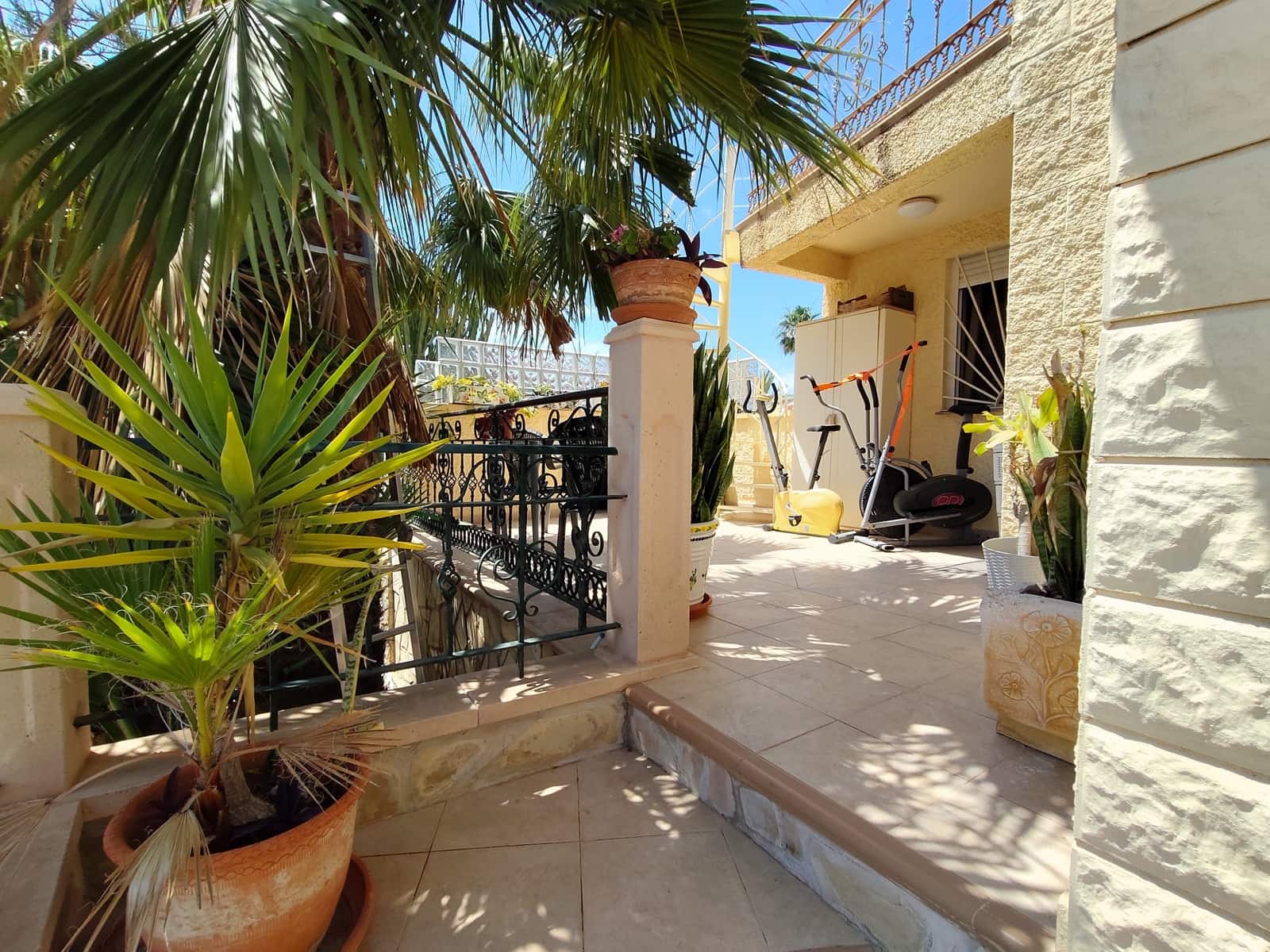 Chalet de 3 habitaciones en Ciudad Quesada en venta - 550.000 € (Ref: 9990861)