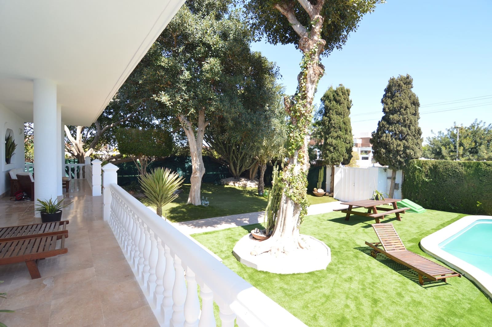 4 bedroom Villa for sale in Torrevieja - € 890,000 (Ref: 9990863)