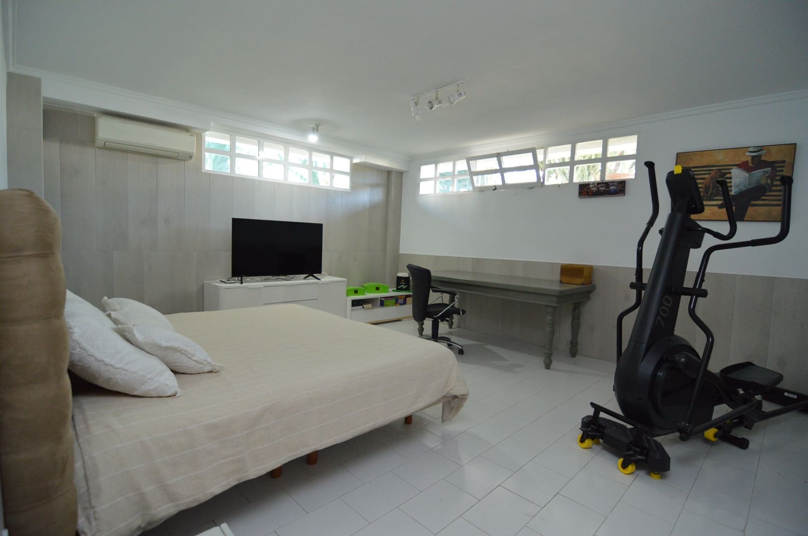 4 bedroom Villa for sale in Torrevieja - € 890,000 (Ref: 9990863)