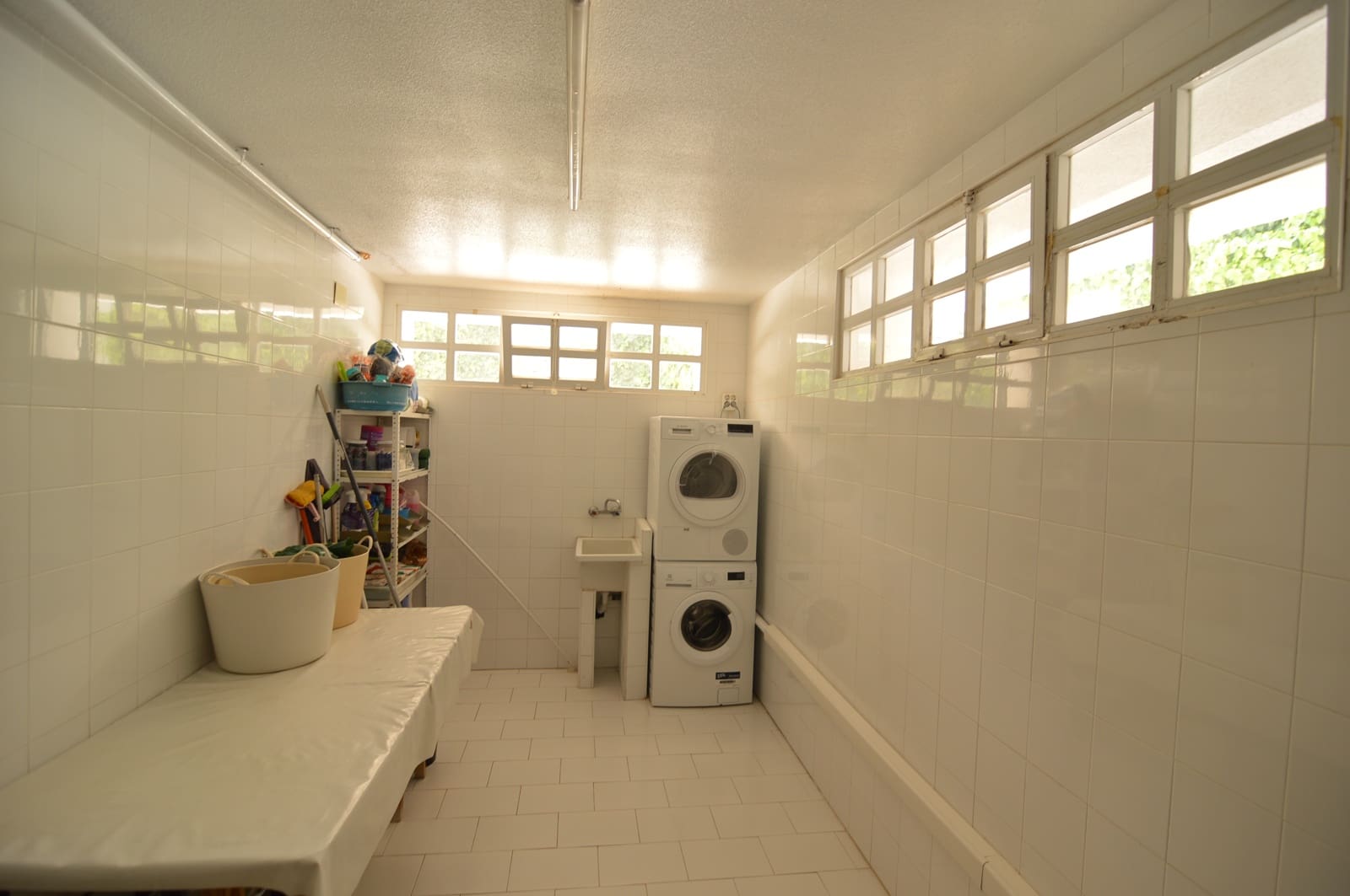 4 bedroom Villa for sale in Torrevieja - € 890,000 (Ref: 9990863)