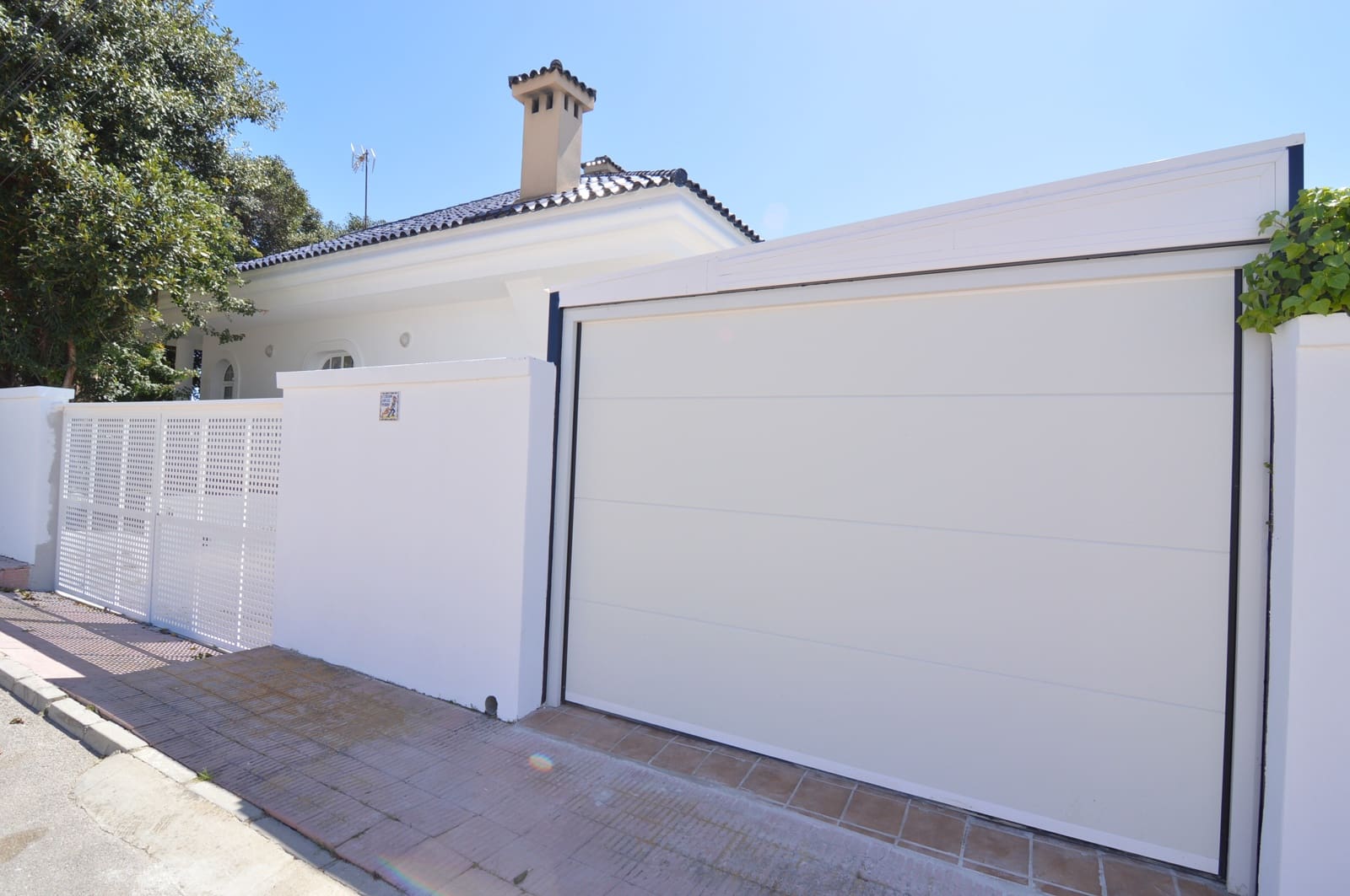 4 bedroom Villa for sale in Torrevieja - € 890,000 (Ref: 9990863)