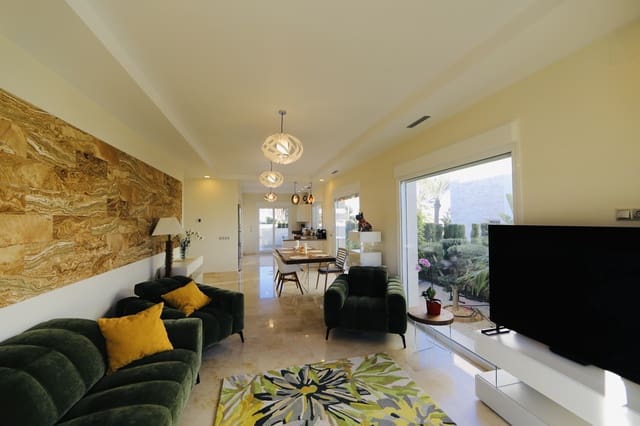 Chalet de 5 habitaciones en La Zenia, Orihuela en venta - 1.500.000 € (Ref: 9990865)