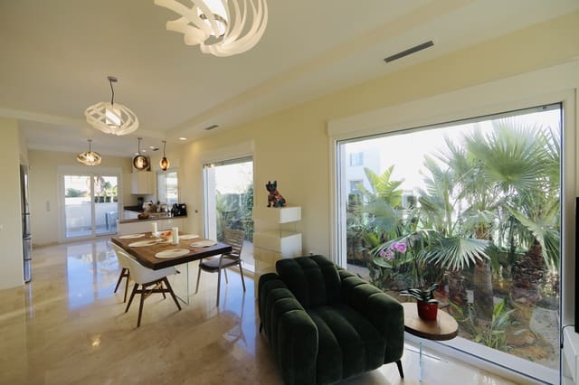 Chalet de 5 habitaciones en La Zenia, Orihuela en venta - 1.500.000 € (Ref: 9990865)