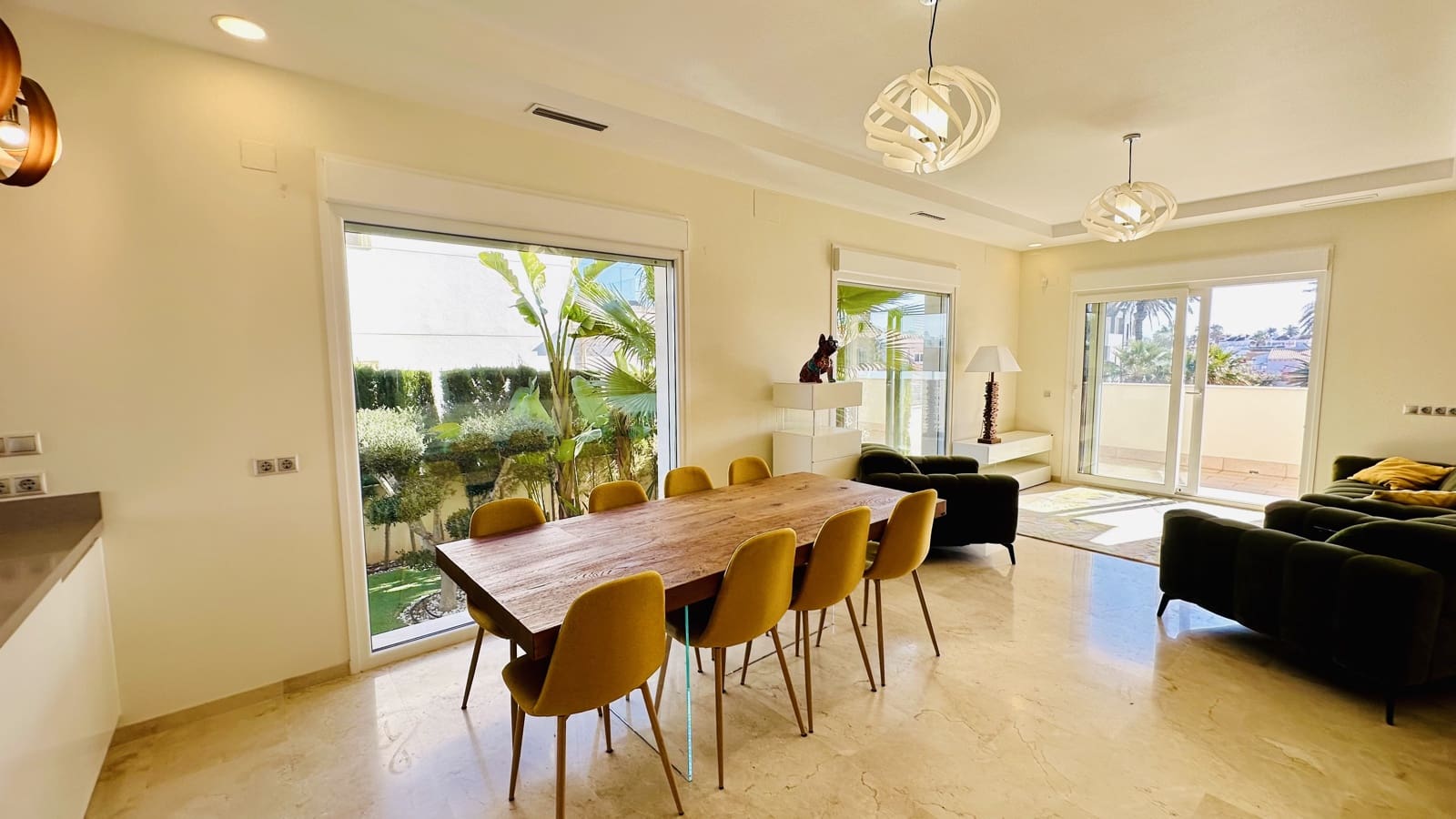 Chalet de 5 habitaciones en La Zenia en venta - 1.500.000 € (Ref: 9990865)