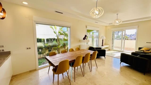 Chalet de 5 habitaciones en La Zenia, Orihuela en venta - 1.500.000 € (Ref: 9990865)
