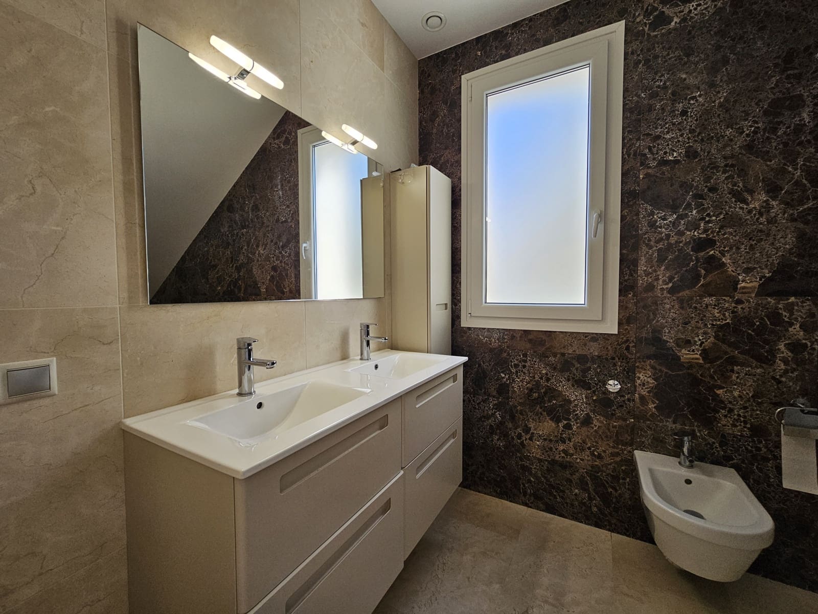 Chalet de 5 habitaciones en La Zenia en venta - 1.500.000 € (Ref: 9990865)