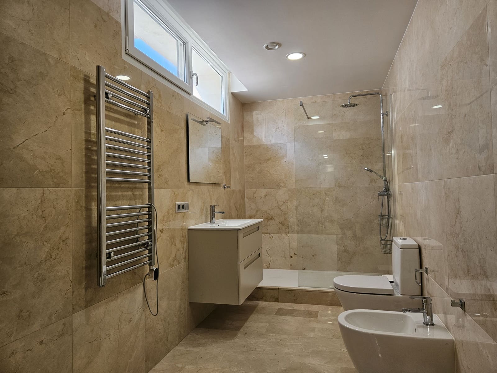 Chalet de 5 habitaciones en La Zenia en venta - 1.500.000 € (Ref: 9990865)
