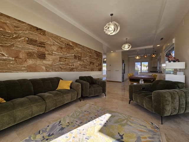 Chalet de 5 habitaciones en La Zenia, Orihuela en venta - 1.500.000 € (Ref: 9990865)