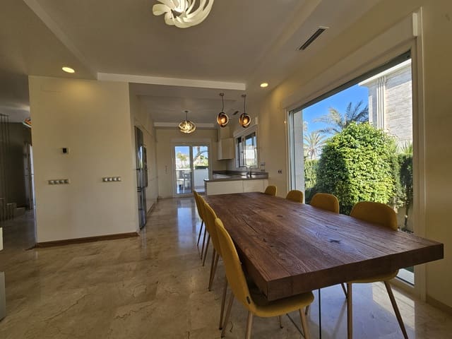 Chalet de 5 habitaciones en La Zenia, Orihuela en venta - 1.500.000 € (Ref: 9990865)