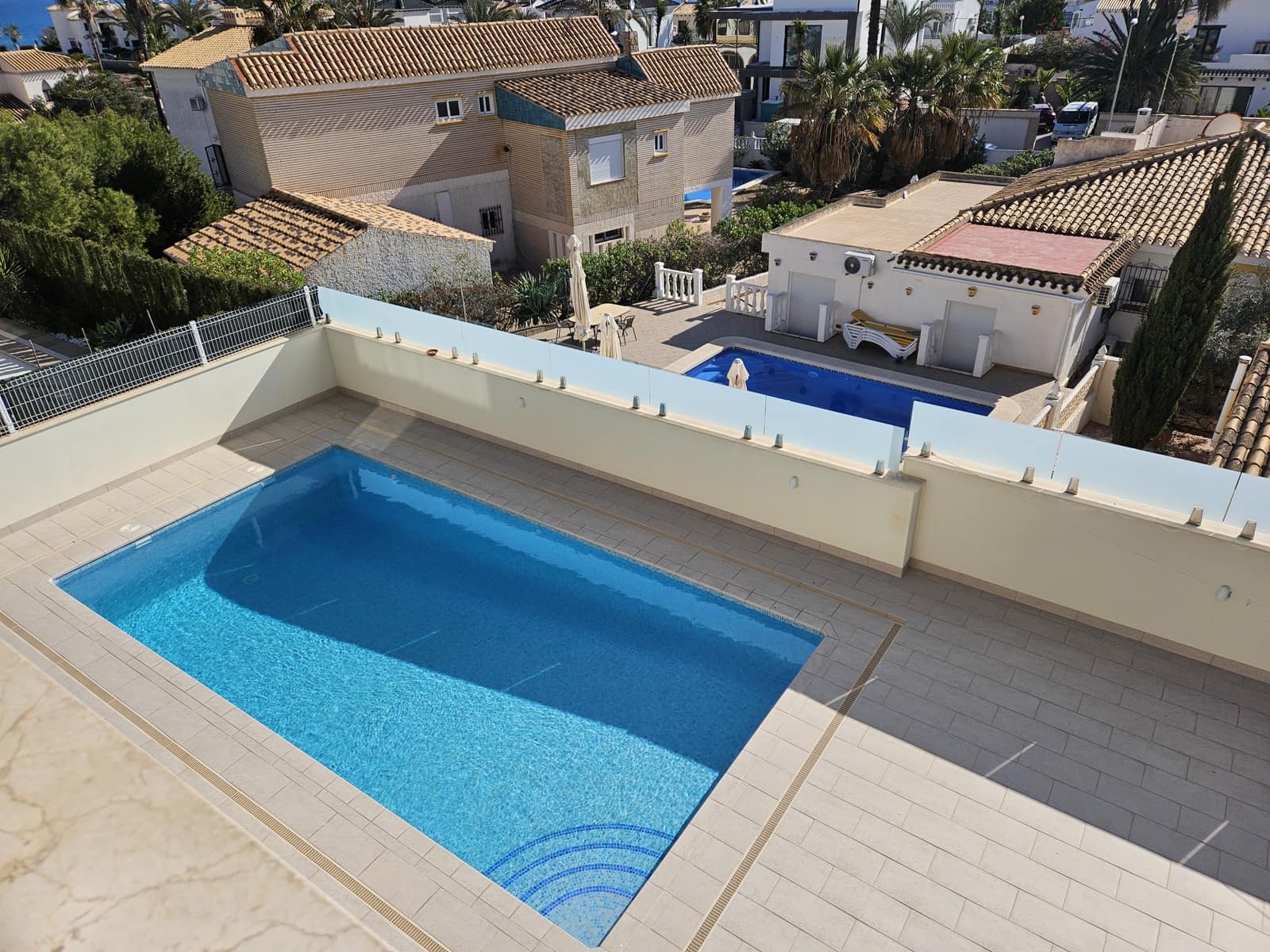 Chalet de 5 habitaciones en La Zenia en venta - 1.500.000 € (Ref: 9990865)