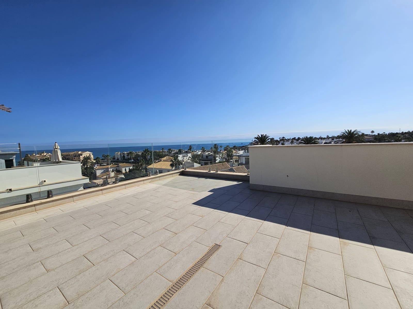 Chalet de 5 habitaciones en La Zenia en venta - 1.500.000 € (Ref: 9990865)