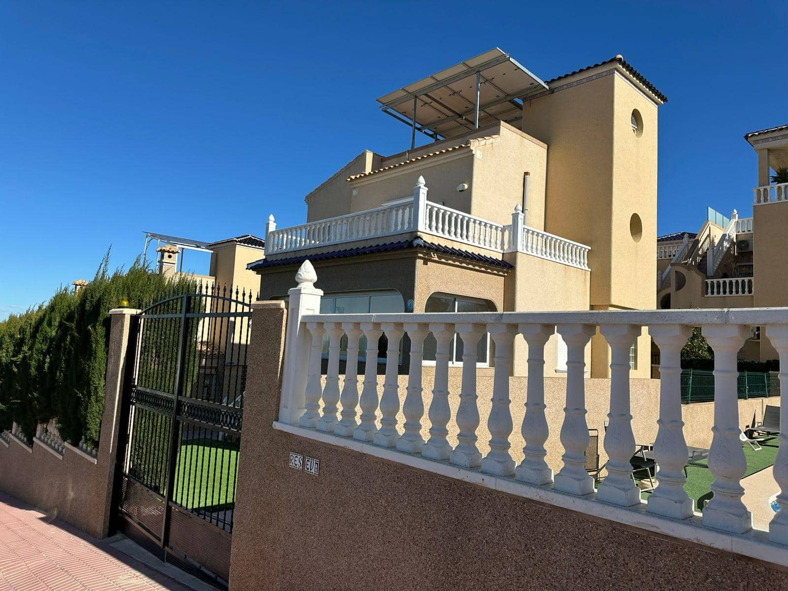 4 chambre Villa/Maison à vendre à Torrevieja - 470 000 € (Ref: 9991868)